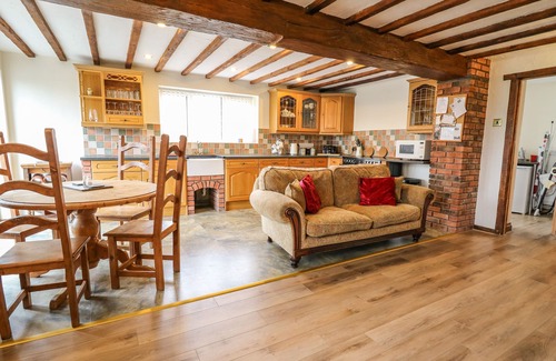 St Harmon Cottage | TRE GARREG, pet friendly, country holiday cottage in Rhayader