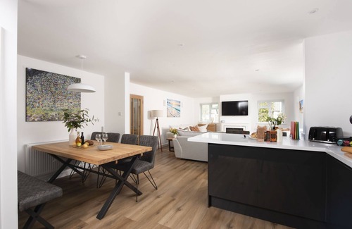 Goonhavern House | Tre Lowen - sleeps 8 guests in 4 bedrooms