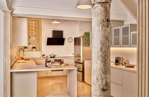 Rome City Centre Apartment | TreasureRome Trevi Private Palace