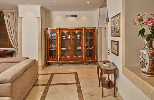 Rome City Centre Apartment | TreasureRome Trevi Private Palace