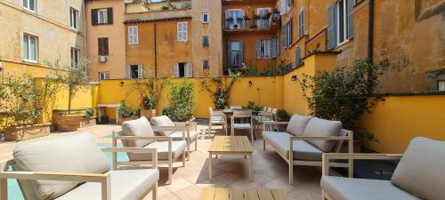Rome City Centre Villa | TreasureRome Trevi Private Palazzo