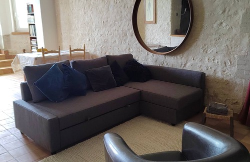 Saint-Florentin Apartment | Treat yourself to a timeless moment of heritage, art and gentle living!