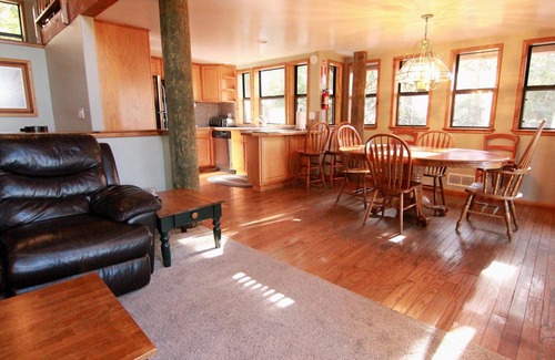 Yosemite West House | Tree House Lodge