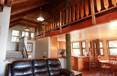 Yosemite West House | Tree House Lodge