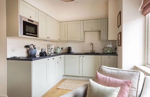 Inverness City Centre Cottage | Tree House - sleeps 4 guests in 2 bedrooms