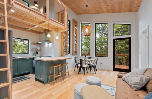 Bellingham House | Tree House- Two bedroom plus loft- sustainable living!