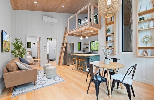 Bellingham House | Tree House- Two bedroom plus loft- sustainable living!