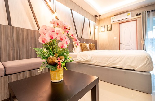 Chom Thong Hotel | Tree Place