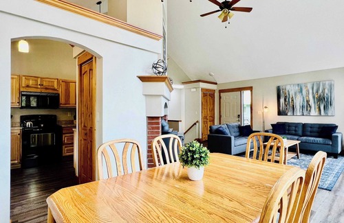 Dayton House | Tree Top Cabin with access to Flathead Lake