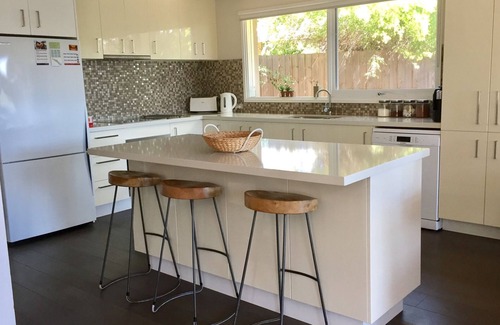 Blairgowrie House | TREE TOP VIEWS -Family and Dog friendly - Luxury 4 Bedder . Wifi included