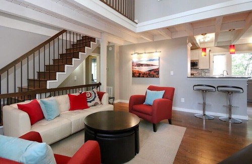 Woodfin House | Tree Tops - Stunning ' Treehouse' With Upscale Amenities in a Memorable Setting