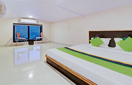 Mahabaleshwar Hotel | Treebo Berry Hill Venna Lake, 3 Km From City Center