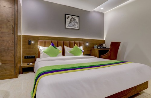 Marol Hotel | Treebo Castle Rock Inn