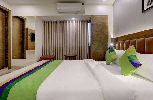 Marol Hotel | Treebo Castle Rock Inn
