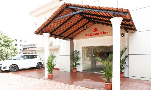 Adyar Hotel | Treebo Comforts Inn, University Road Deralakatte