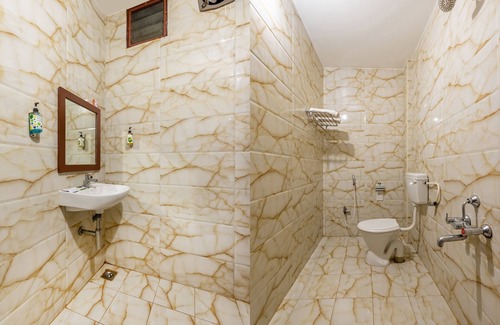 Kalapettai Hotel | Treebo Grace Inn, 3 Min Walk From Promenade Beach