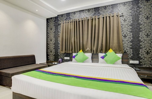 Indore Hotel | Treebo Grand Euro Pipliyahana Square