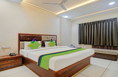 Indore House | Treebo Jayshree Palace C21 Business Park
