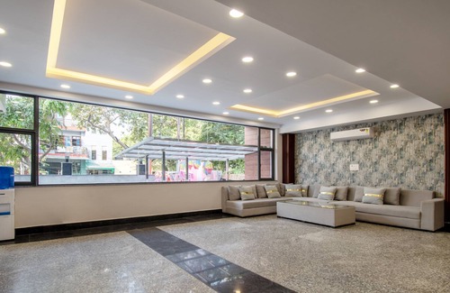 Sector 70 Hotel | Treebo La Mirage Suite