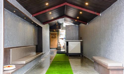 Nigdi Hotel | Treebo Malhaar Regency