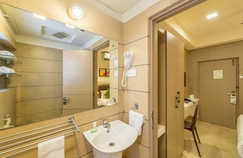 Chennai Hotel | Treebo Nestlay Airport Alandur
