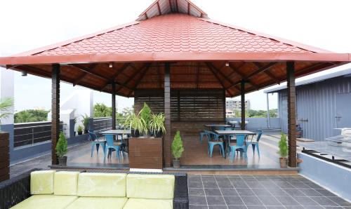 Nungambakkam Hotel | Treebo Pechis Castle