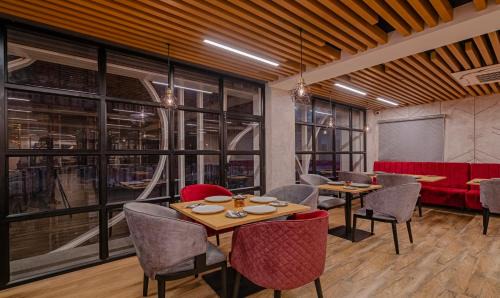 Hyderabad Hotel | Treebo Premium D Consulate