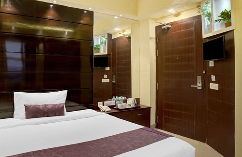 Kolkata Hotel | Treebo Premium The Crystal, Chinar Park