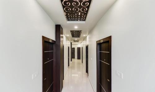 Auli Hotel | Treebo Resto- Near Lucknow Railway Station