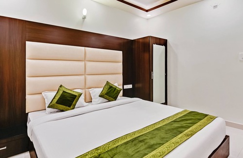 Auli Hotel | Treebo Resto- Near Lucknow Railway Station