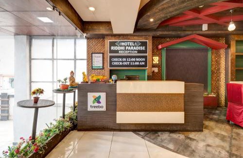 Alambagh Hotel | Treebo Riddhi Paradise - 15 mins from Airport