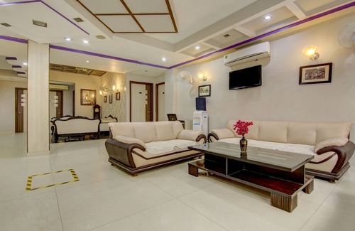 Karol Bagh Hotel | Treebo Rockwell Plaza