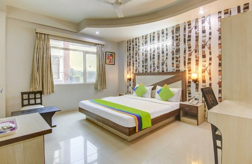 Karol Bagh Hotel | Treebo Rockwell Plaza