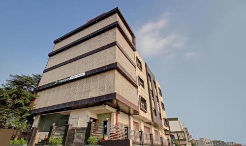 Gomti Nagar Hotel | Treebo Silver Grand