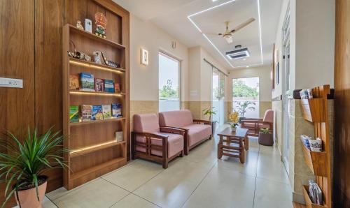 Nedumbassery Hotel | Treebo Thoduvas Star Plaza Cochin Airport