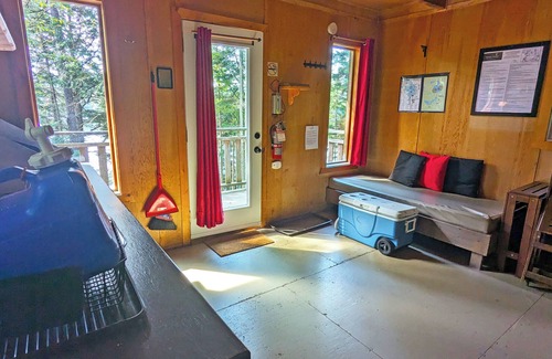 Saint-Faustin-Lac-Carre House | Treehouse #03 (Lakefront)