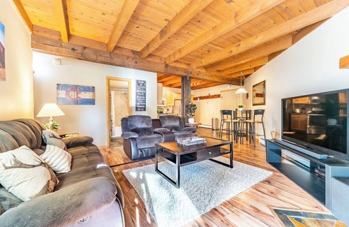 Wildernest Apartment | Treehouse #107, Building G by Summit County Mountain Retreats
