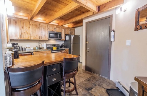 Wildernest Apartment | Treehouse #305, Building D by Summit County Mountain Retreats