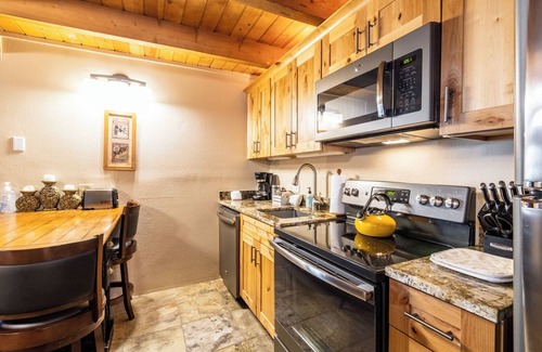 Wildernest Apartment | Treehouse #305, Building D by Summit County Mountain Retreats