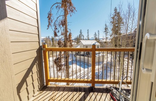 Wildernest Apartment | Treehouse #305, Building D by Summit County Mountain Retreats