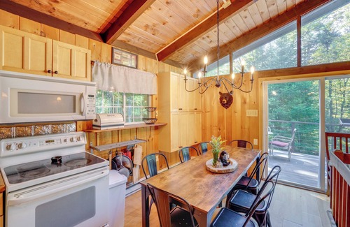 West Dover Cabin | Treehouse Chalet Near Mt. Snow w/On-Site Trails!