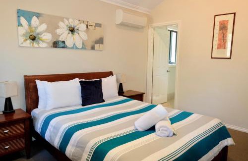 Quindalup House | Treehouse-elevated nature setting, kids TV room