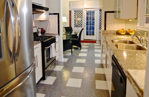 Neartown Apartment | Treehouse in Montrose