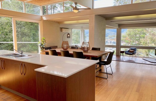 Eildon House | Treehouse @ Lake Eildon Marina - Your Private Lake Escape Awaits!