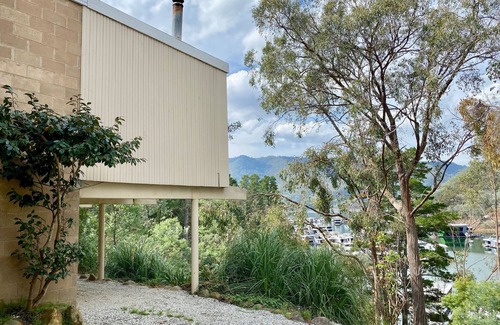 Eildon House | Treehouse @ Lake Eildon Marina - Your Private Lake Escape Awaits!