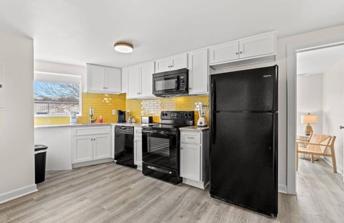 Windy Hill Apartment | TreeHouse Lodge*Walk to Beach*Pet-Friendly (#105)