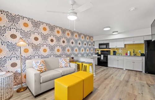 Windy Hill Apartment | TreeHouse Lodge, Walk to Beach, Pet-Friendly 203