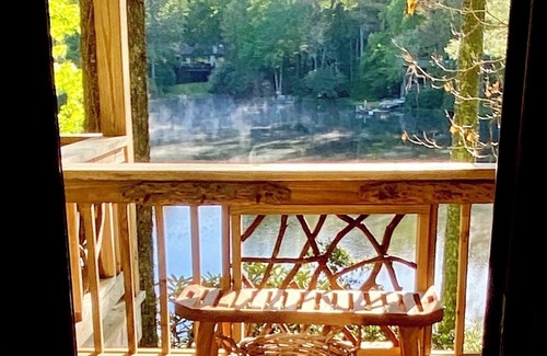Sapphire House | Treehouse - Luxury mountain living at the water’s edge of Hogback Lake