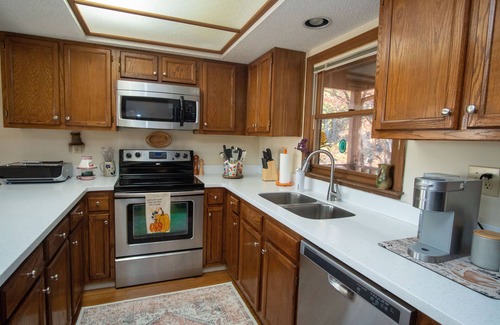 Lake Lure Condo | Treehouse serenity, access to RB Resort amenities, Dog friendly.