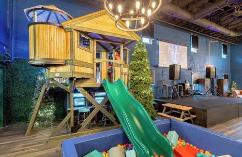 Rock Spring Apartment | Treehouse & Theater Arcade at Rock Spring Resort